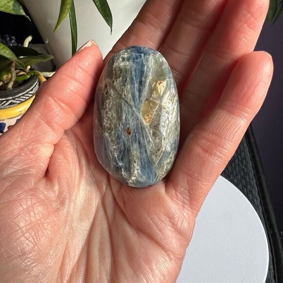 Blue Kyanite Crystal Meditation Palmstone‎ (#7) - Picture 2 of 10